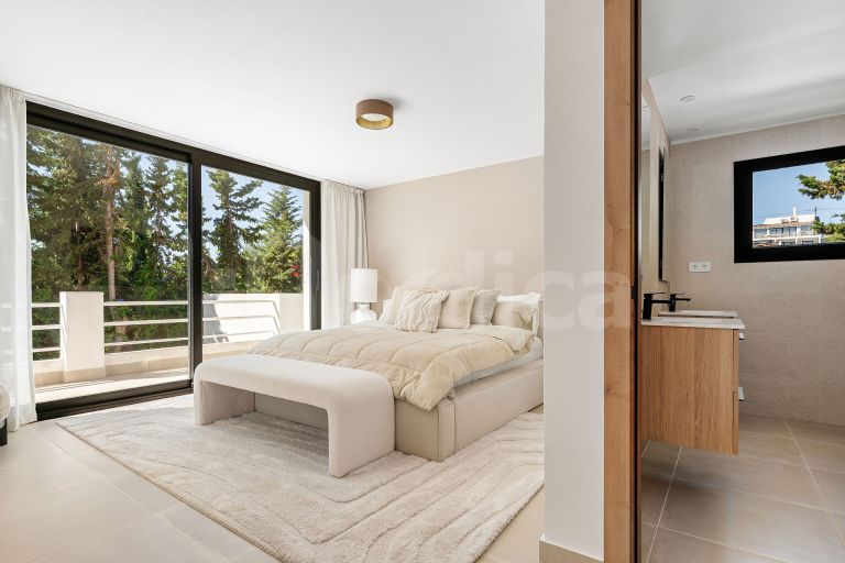 Elegant Renovated Villa in the Heart of Nueva Andalucía