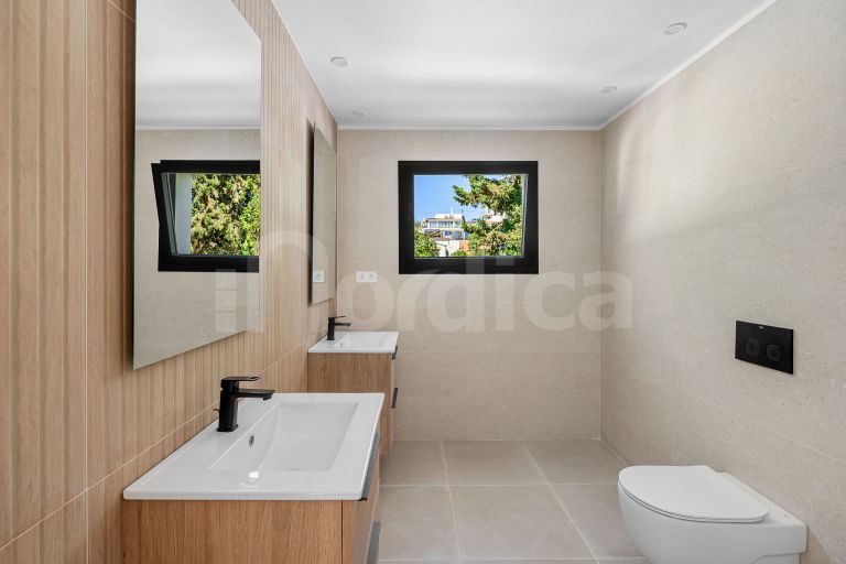 Elegant Renovated Villa in the Heart of Nueva Andalucía