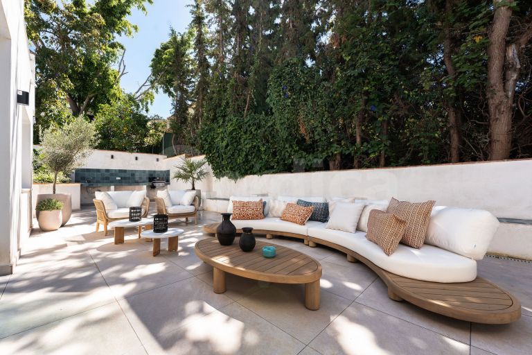 Elegant Renovated Villa in the Heart of Nueva Andalucía