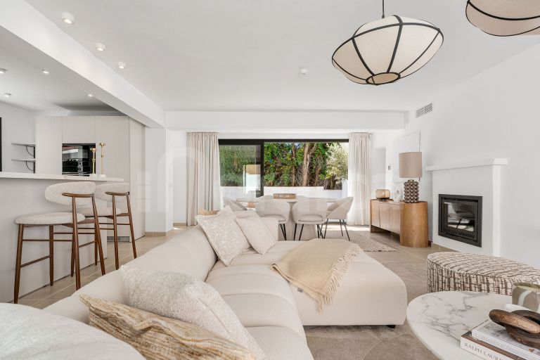 Elegant Renovated Villa in the Heart of Nueva Andalucía