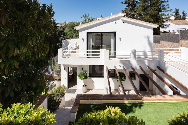 Elegant Renovated Villa in the Heart of Nueva Andalucía