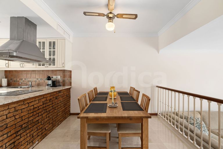 Radhus till salu i Aloha Sur 32