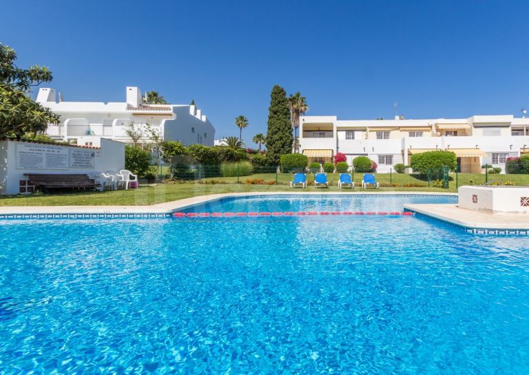 Radhus till salu i Aloha Sur 32