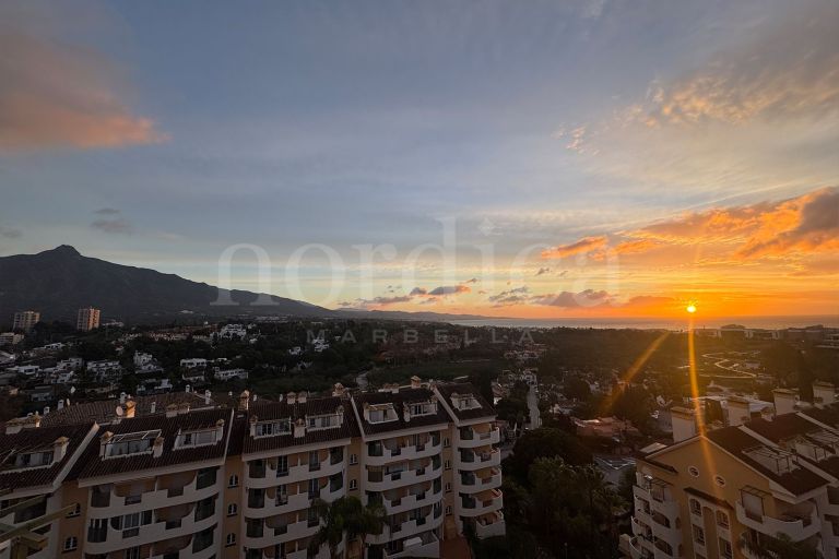 Zweistöckiges Penthouse zu verkaufen in Señorio de Aloha