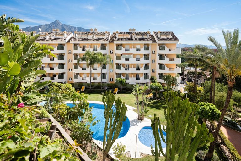 Zweistöckiges Penthouse zu verkaufen in Señorio de Aloha