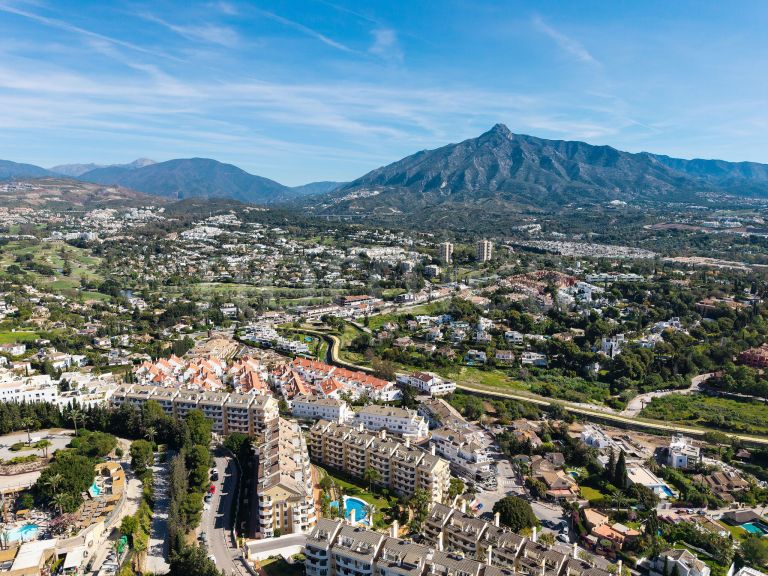 Zweistöckiges Penthouse zu verkaufen in Señorio de Aloha