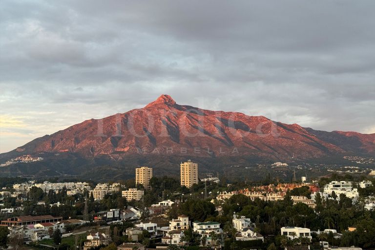 Zweistöckiges Penthouse zu verkaufen in Señorio de Aloha