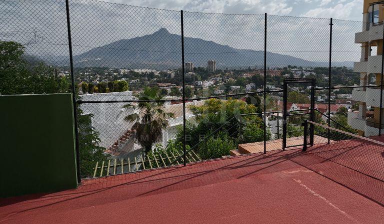 Zweistöckiges Penthouse zu verkaufen in Señorio de Aloha