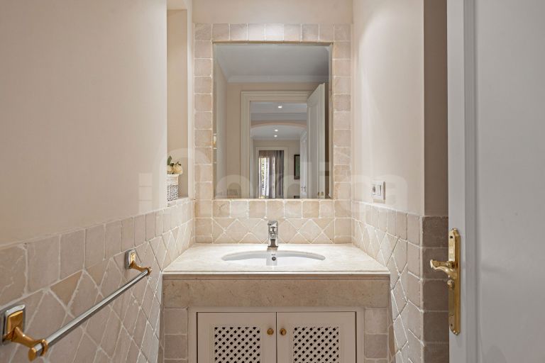 Elegant 3-Bedroom Apartment overlooking the golf course in secure development