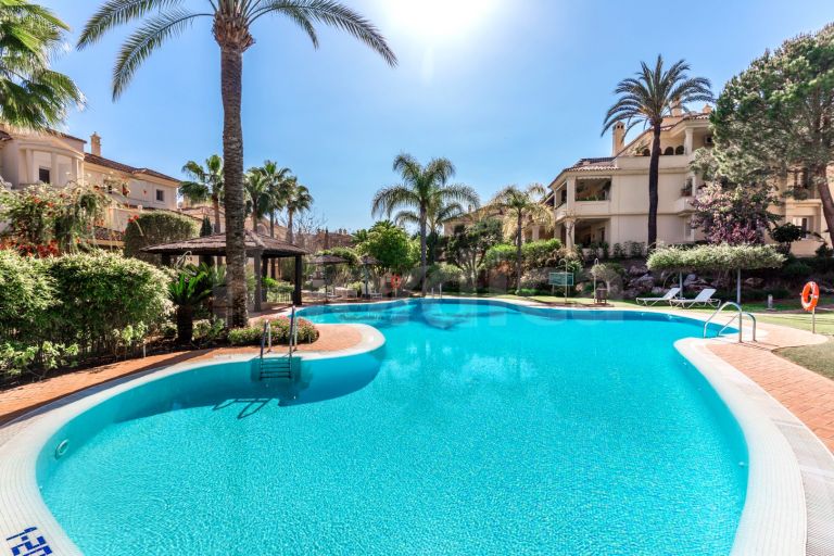 Elegant 3-Bedroom Apartment overlooking the golf course in secure development