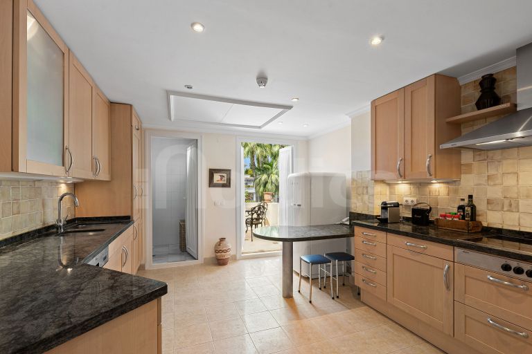 Elegant 3-Bedroom Apartment overlooking the golf course in secure development