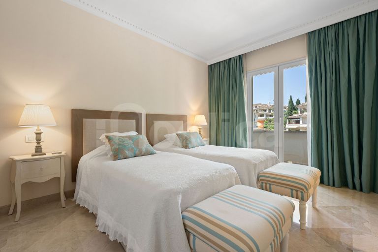 Elegant 3-Bedroom Apartment overlooking the golf course in secure development