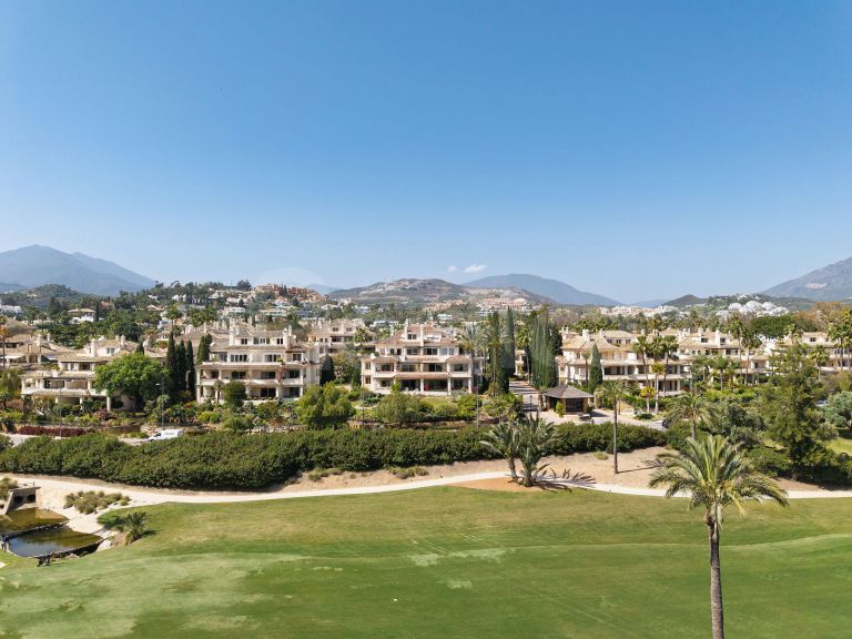 Elegant 3-Bedroom Apartment overlooking the golf course in secure development