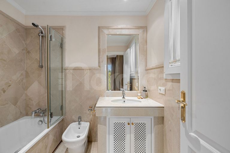 Elegant 3-Bedroom Apartment overlooking the golf course in secure development