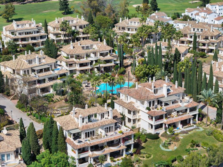 Elegant 3-Bedroom Apartment overlooking the golf course in secure development