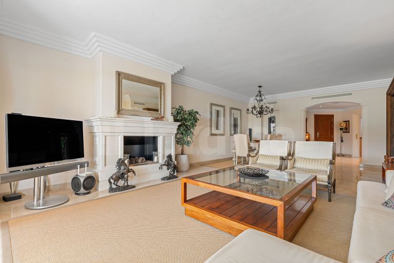 Elegant 3-Bedroom Apartment overlooking the golf course in secure development