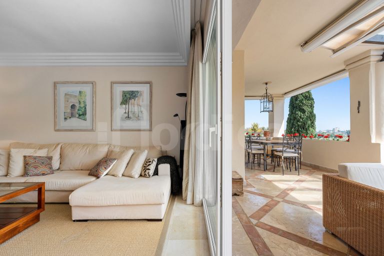 Elegant 3-Bedroom Apartment overlooking the golf course in secure development