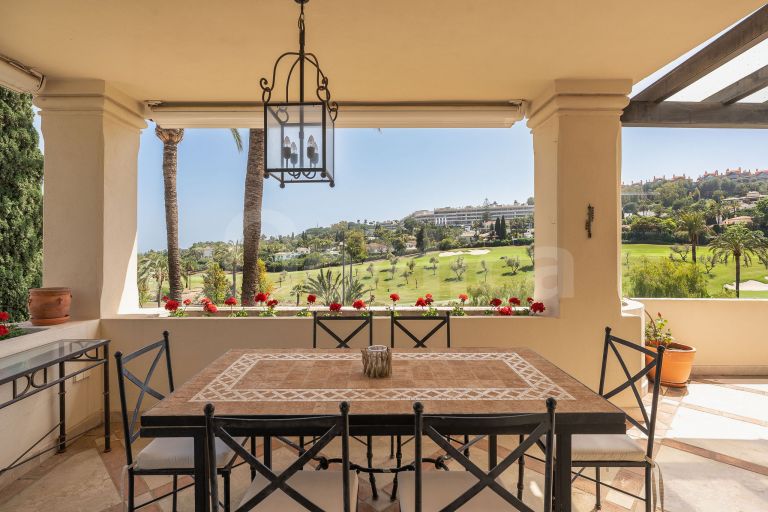 Elegant 3-Bedroom Apartment overlooking the golf course in secure development