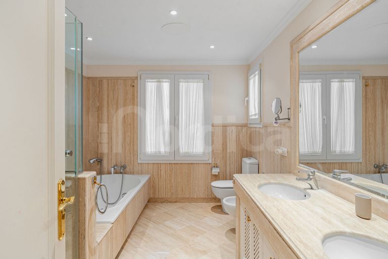 Elegant 3-Bedroom Apartment overlooking the golf course in secure development