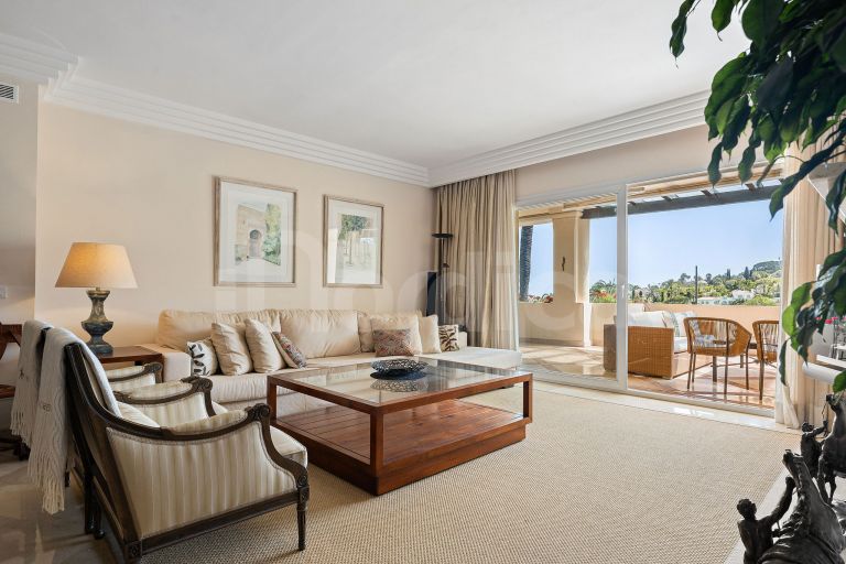 Elegant 3-Bedroom Apartment overlooking the golf course in secure development