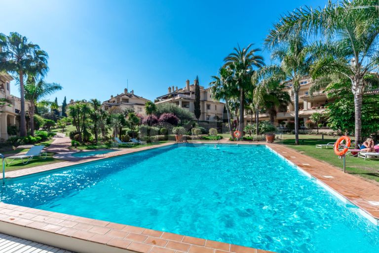 Elegant 3-Bedroom Apartment overlooking the golf course in secure development