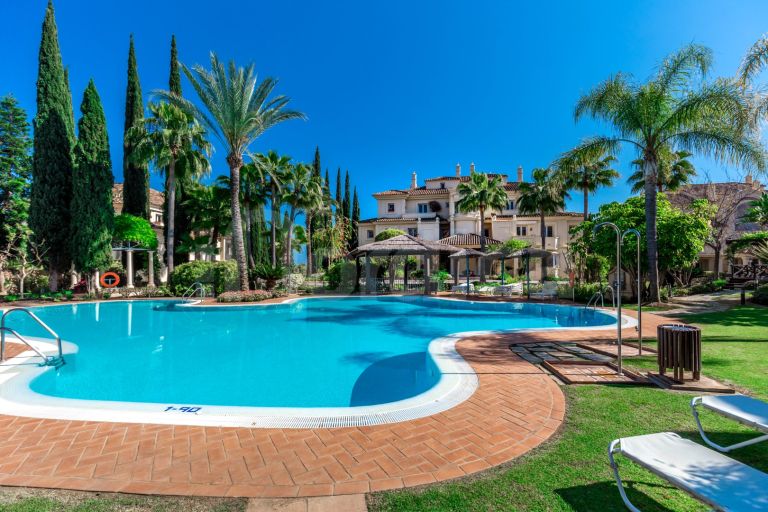 Elegant 3-Bedroom Apartment overlooking the golf course in secure development