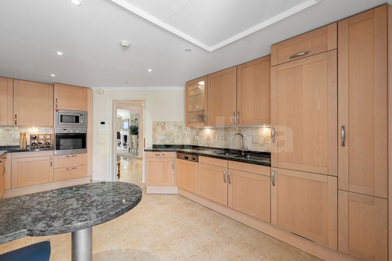 Elegant 3-Bedroom Apartment overlooking the golf course in secure development