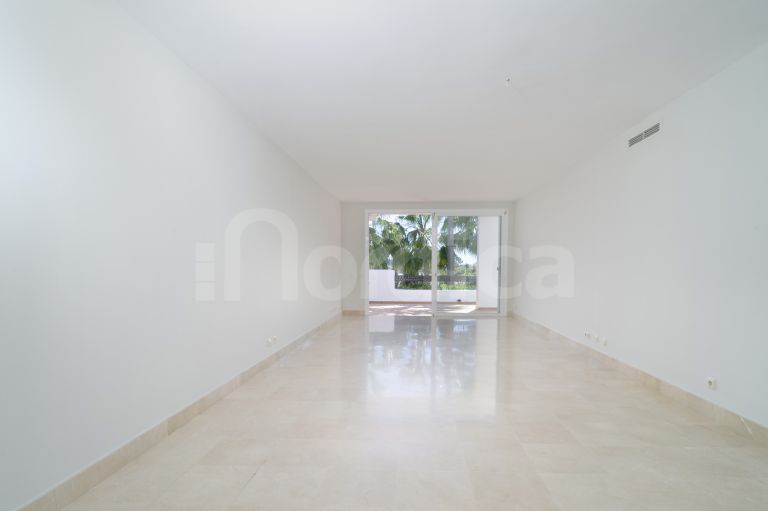 Bright Apartment with Prime Golf Valley Location