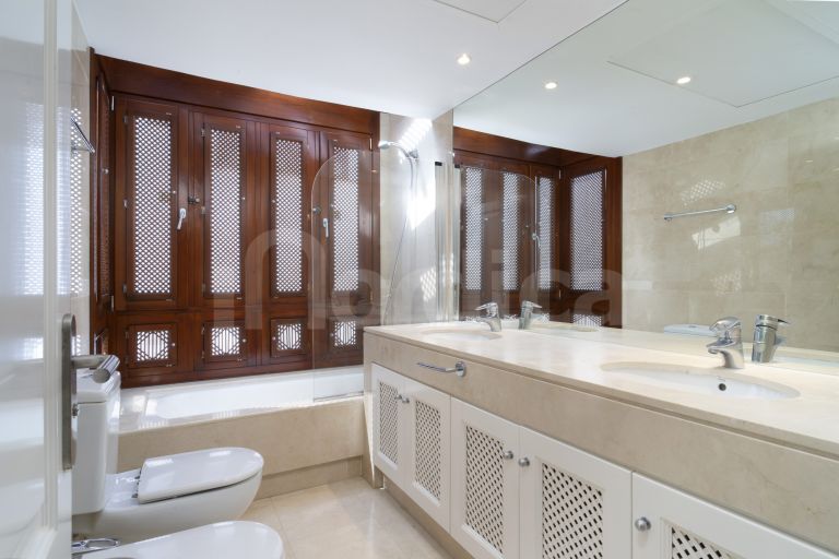 Bright Apartment with Prime Golf Valley Location