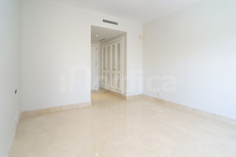 Bright Apartment with Prime Golf Valley Location