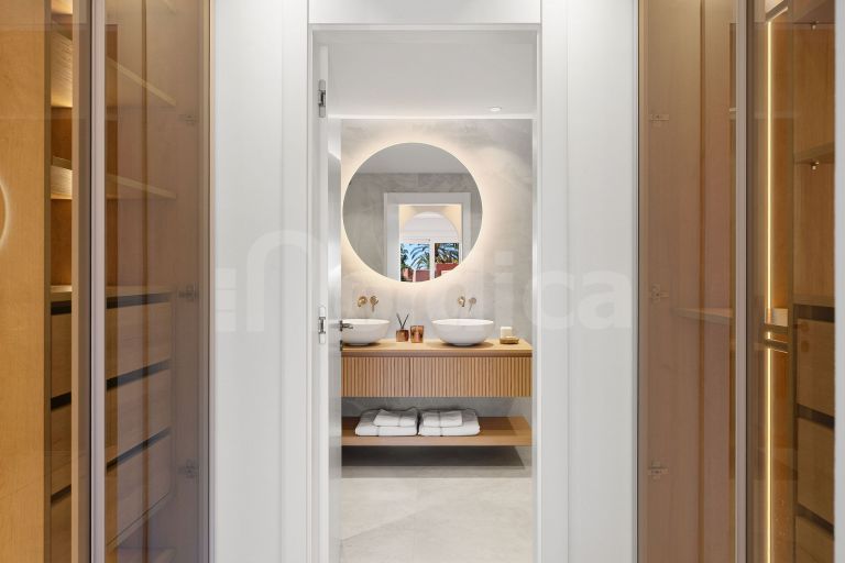 Turnkey Fully Refurbished Duplex Penthouse with Sea Views in the New Golden Mile