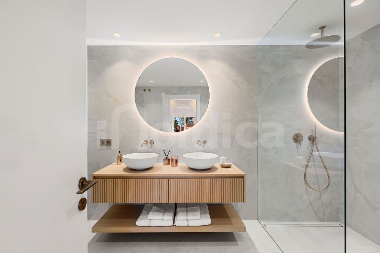 Turnkey Fully Refurbished Duplex Penthouse with Sea Views in the New Golden Mile