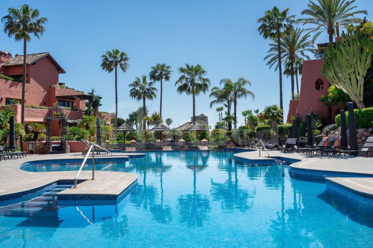 Turnkey Fully Refurbished Duplex Penthouse with Sea Views in the New Golden Mile