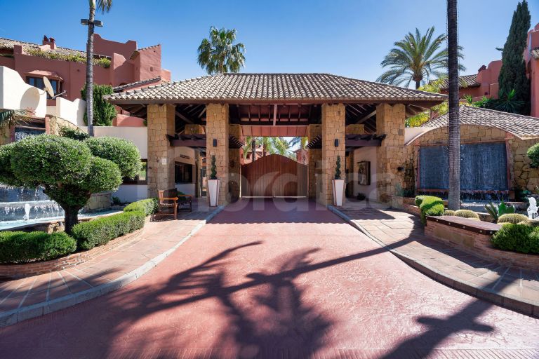 Turnkey Fully Refurbished Duplex Penthouse with Sea Views in the New Golden Mile