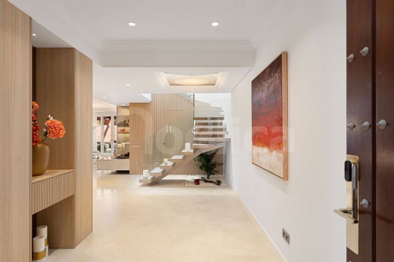 Turnkey Fully Refurbished Duplex Penthouse with Sea Views in the New Golden Mile