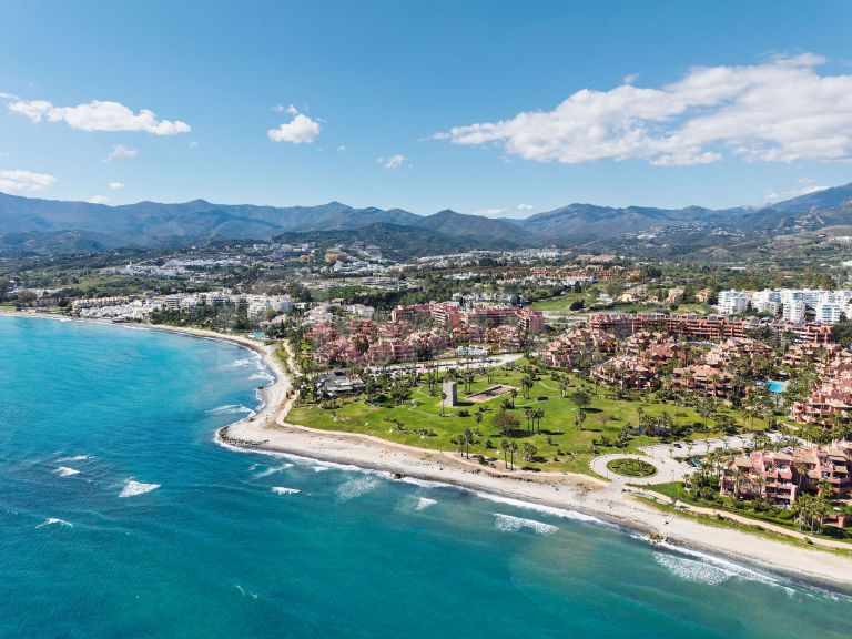 Turnkey Fully Refurbished Duplex Penthouse with Sea Views in the New Golden Mile