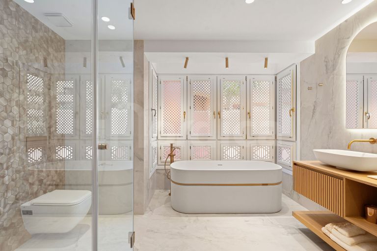 Turnkey Fully Refurbished Duplex Penthouse with Sea Views in the New Golden Mile