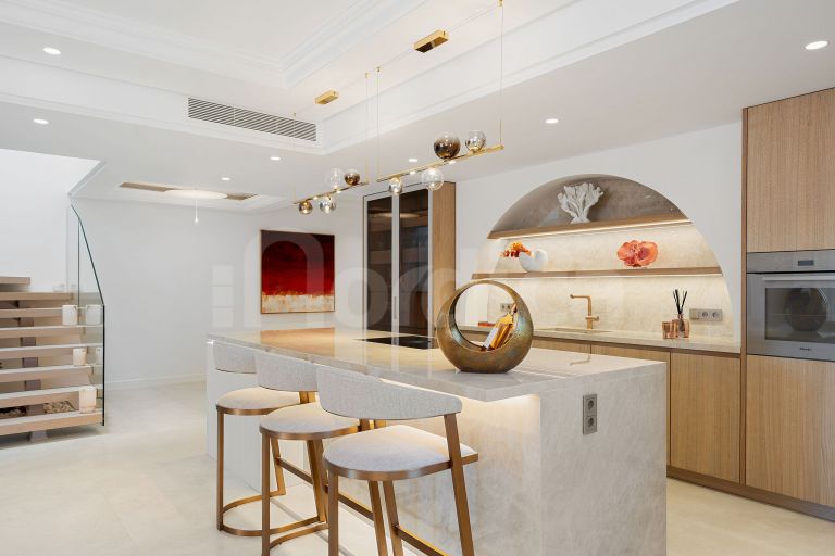 Turnkey Fully Refurbished Duplex Penthouse with Sea Views in the New Golden Mile