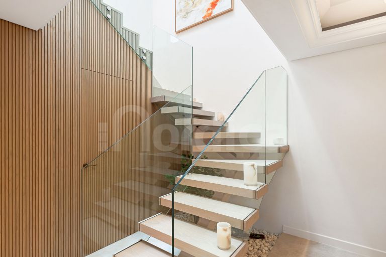 Turnkey Fully Refurbished Duplex Penthouse with Sea Views in the New Golden Mile