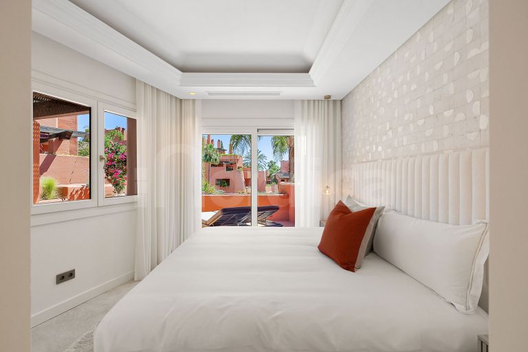 Turnkey Fully Refurbished Duplex Penthouse with Sea Views in the New Golden Mile