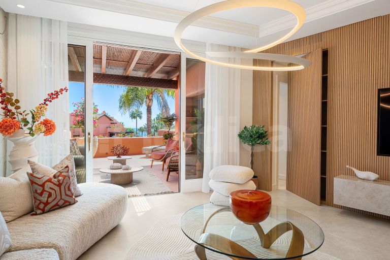 Turnkey Fully Refurbished Duplex Penthouse with Sea Views in the New Golden Mile