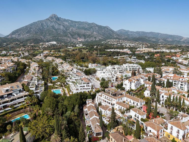 Town House for sale in Las Lomas del Marbella Club