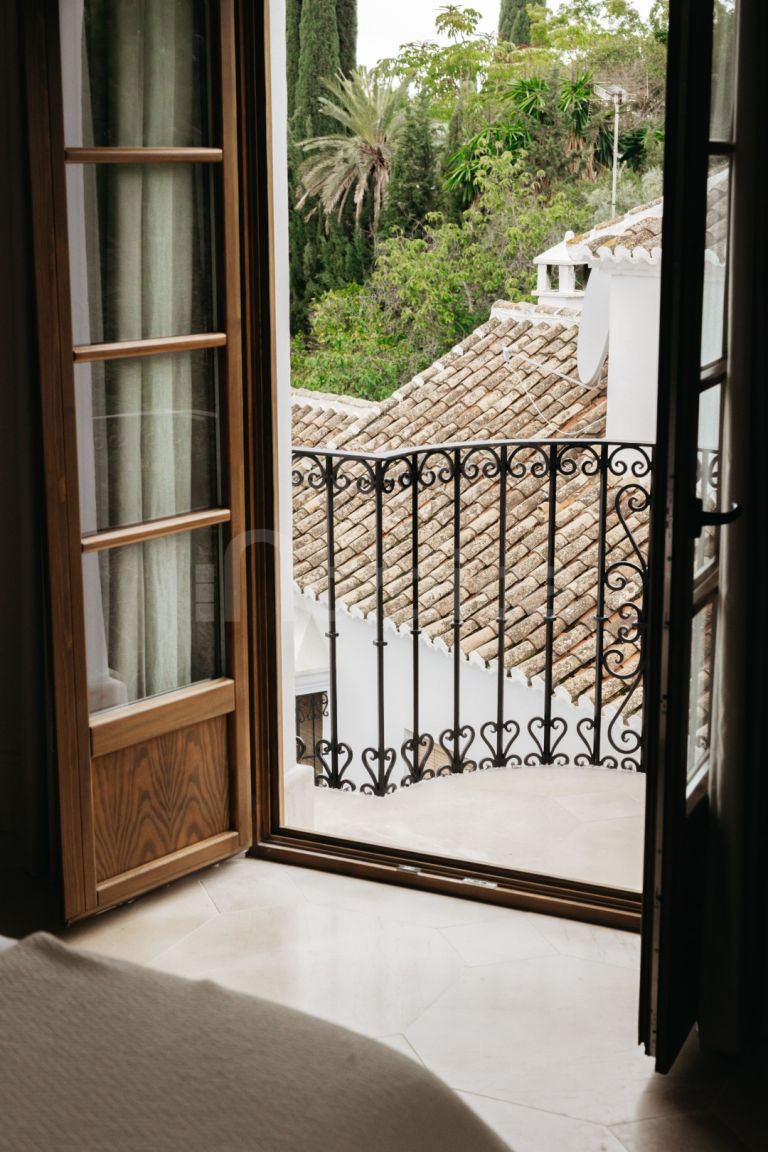 Fully Refurbished Townhouse in Lomas de Marbella Club Pueblo – Prime Marbella Living