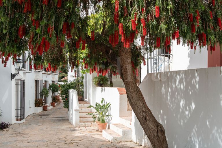 Town House for sale in Las Lomas del Marbella Club