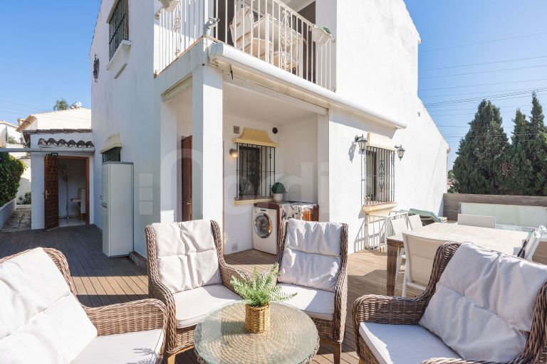 Elegant 4-Bedroom Villa for Sale in La Campana, Nueva Andalucía – Spacious Living Near Marbella