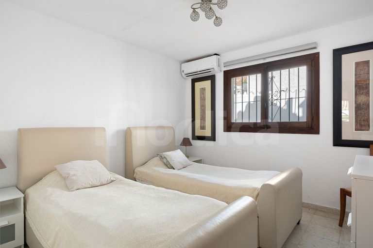 Elegant 4-Bedroom Villa for Sale in La Campana, Nueva Andalucía – Spacious Living Near Marbella