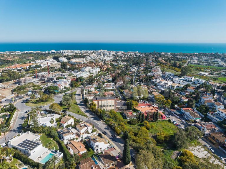 Elegant 4-Bedroom Villa for Sale in La Campana, Nueva Andalucía – Spacious Living Near Marbella