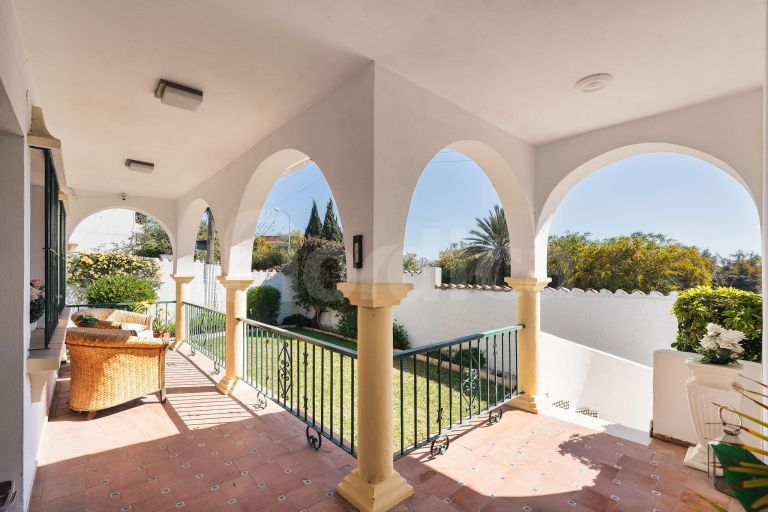 Elegant 4-Bedroom Villa for Sale in La Campana, Nueva Andalucía – Spacious Living Near Marbella