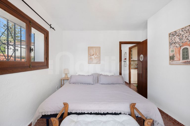 Elegant 4-Bedroom Villa for Sale in La Campana, Nueva Andalucía – Spacious Living Near Marbella