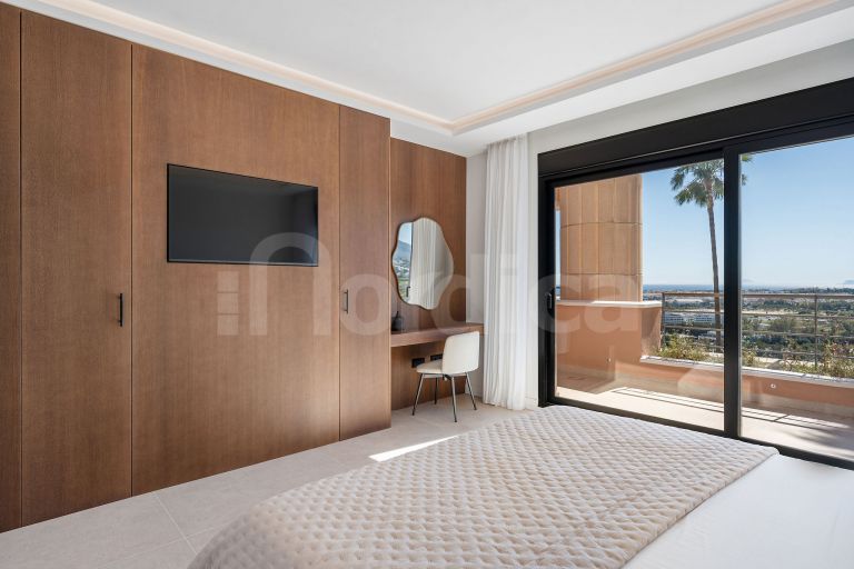 Stunning Refurbished Apartment with Breathtaking Panoramic Views